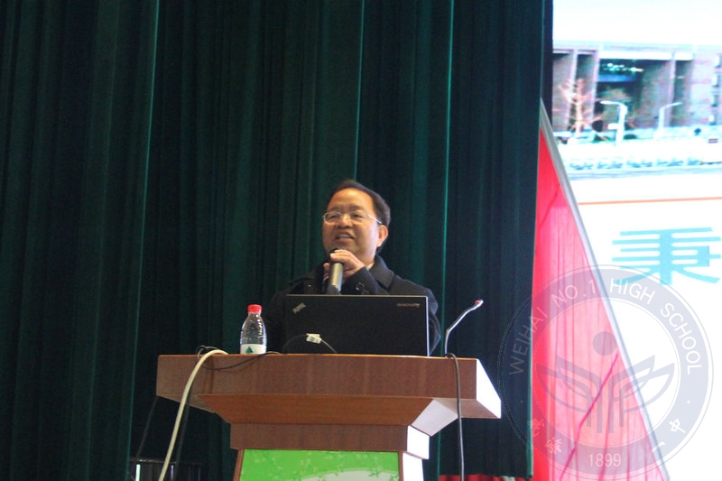 中国科学院大学刘新春教授介绍了中国科学院大学本科招生和培养工作